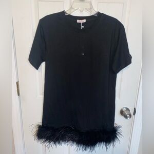 La’Ros Black T-Shirt with Feather Hem